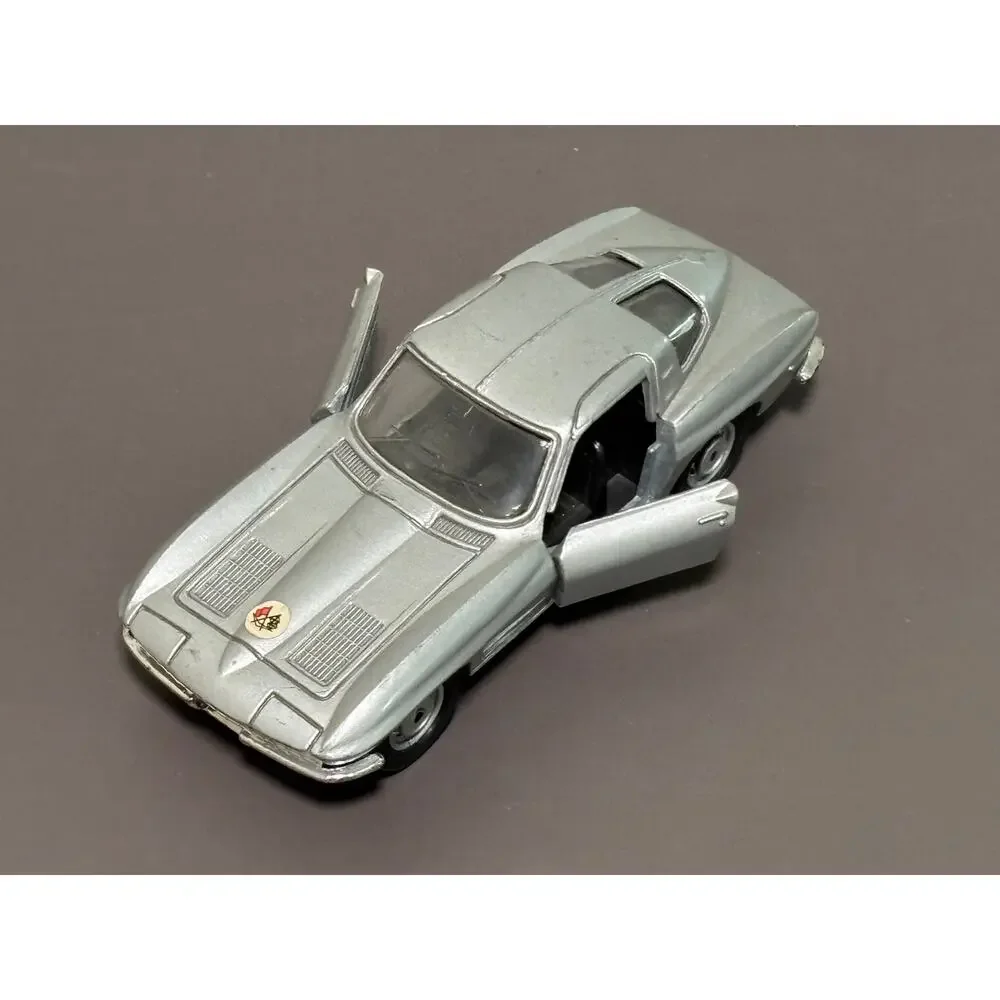 1996 Maisto '63 Corvette Split Window 1:38 Silver Diecast Door Open Rubber Tires